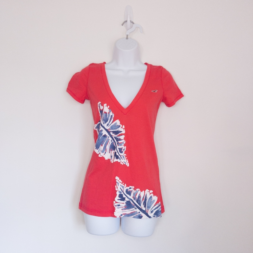 Hollister Women's V-neck Graphic T-shirt Red Small  Short Sleeve Top